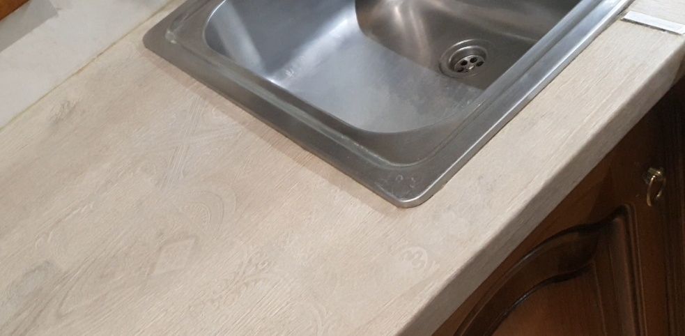 Продам стільницю Swiss krono для кухні з мийкою Franke
