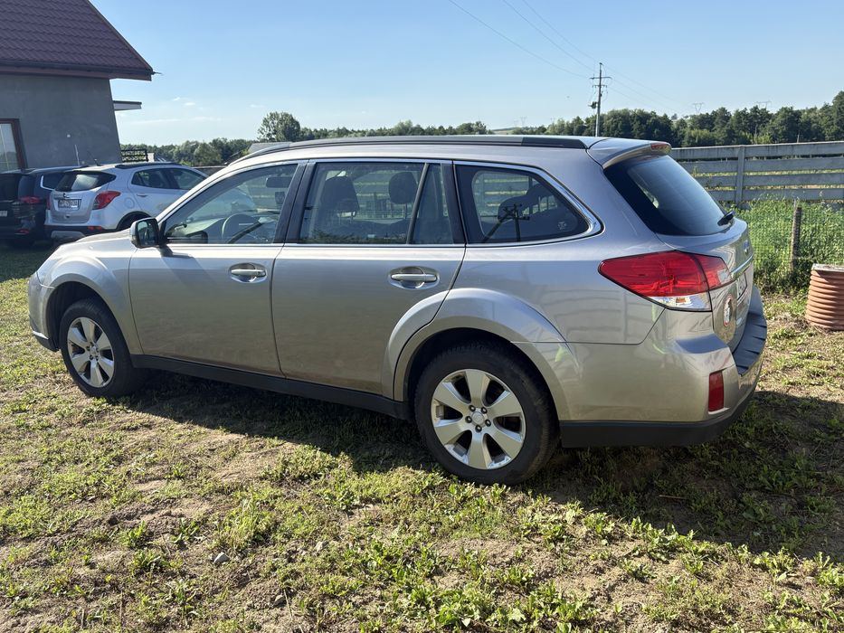 Subaru  outback 2.0d boxer 4x4 uszkodzony !