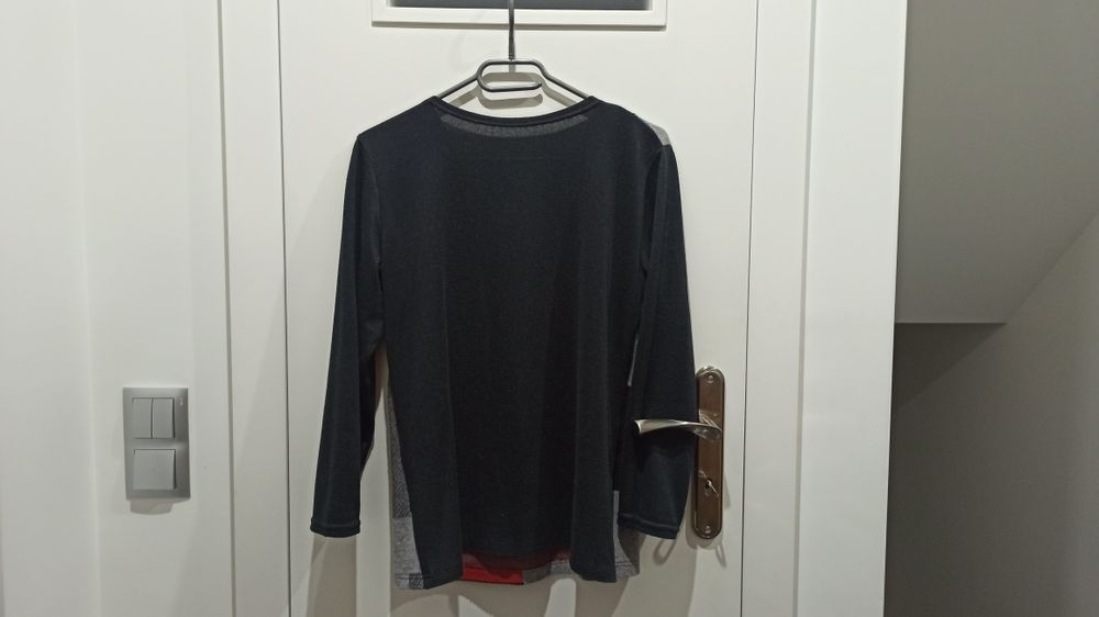 Sweter czarno - czerwony rozmiar M/L