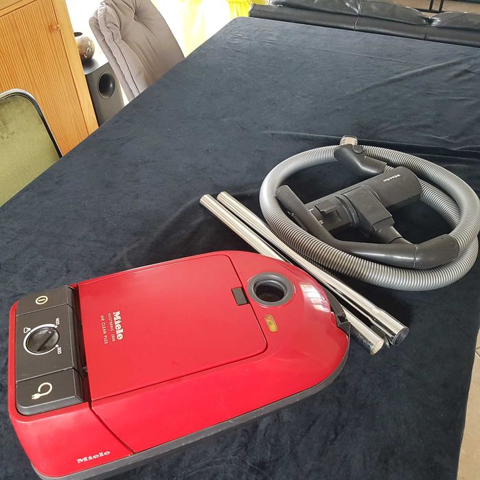 Miele odkurzacz 1400 W sprawny bardzo dobra moc