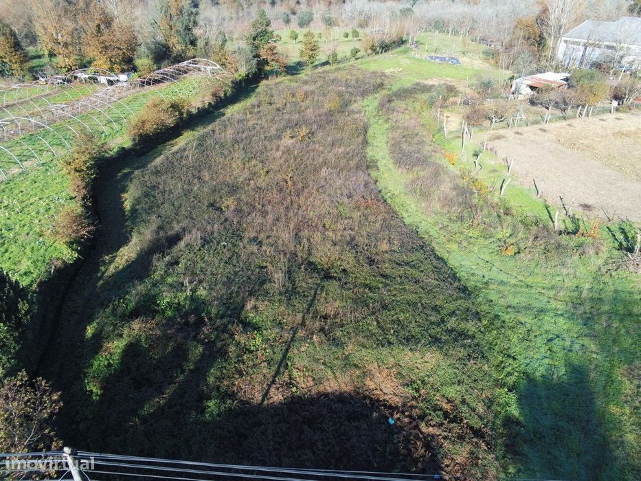 Terreno para Venda - 2.420 m² Pura Tranquilidade com pequeno RIO — Chorense E Monte, Braga