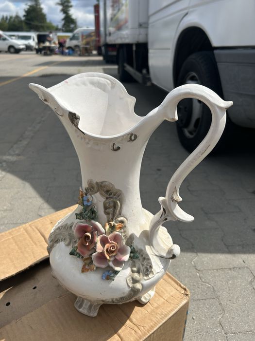 Porcelanowy dzban dekoracyjny w stylu Capodimonte