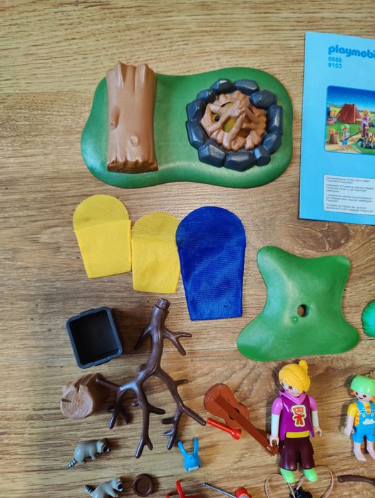 Playmobil Summer Fun 6888- pole namiotowe z ogniskiem LED