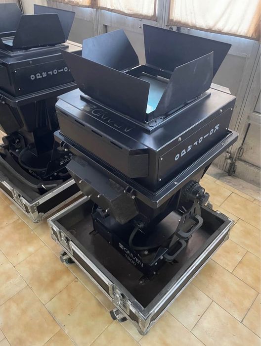 2 Projetores Profissionais GRIVEN Kolorado 1800 + Flight Cases