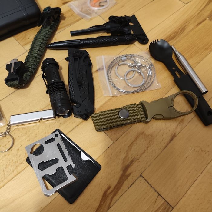 Niezbędnik survivalowy 32 w 1