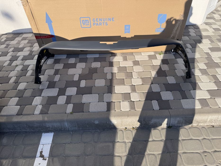 Chevrolet Equinox EV бампер передній