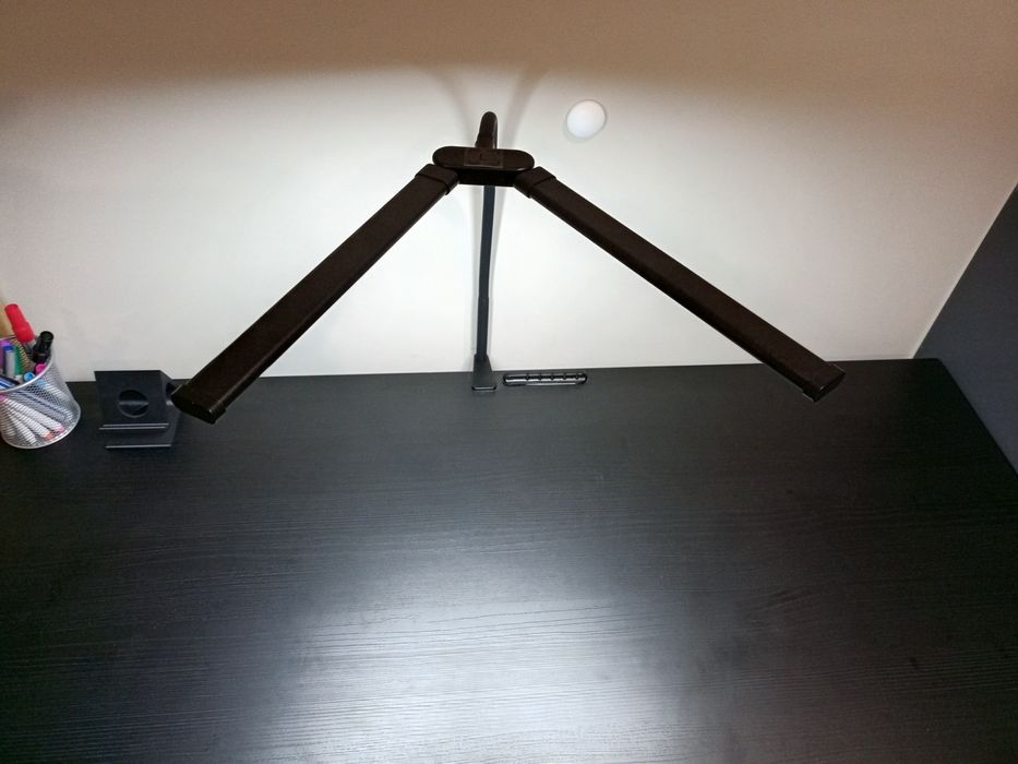 Zestaw Biurko + Krzesło obrotowe + lampka LED
