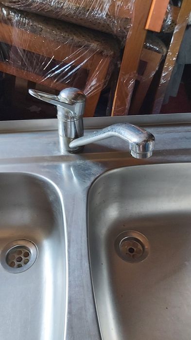 Zlewozmywak dwukomorowy, ociekacz i bateria