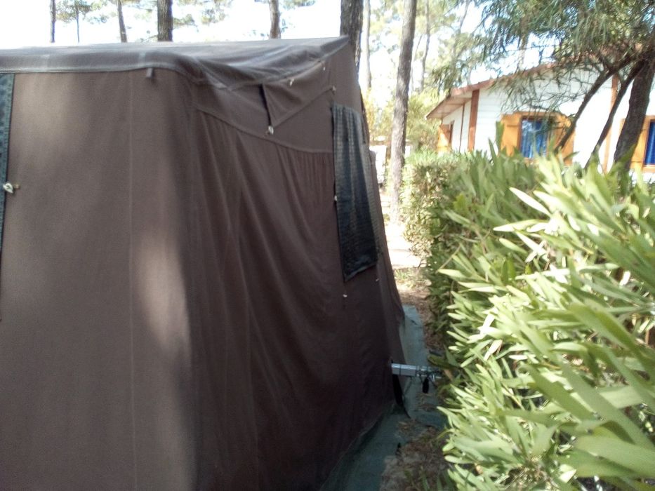 Tenda atrelado com dois quartos