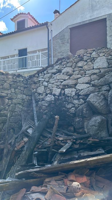 Casa em ruínas para reconstrução em Prados - Celorico da Beira