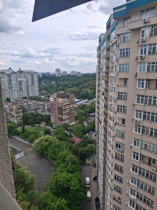 продаж 2 к. кв. вул. метрополіта В.Липківського 33а Солом'янський район
