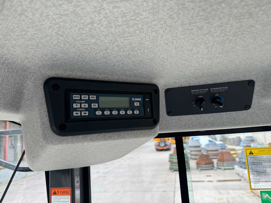 Фронтальний навантажувач XCMG XC938 погрузчик 3.5 тон