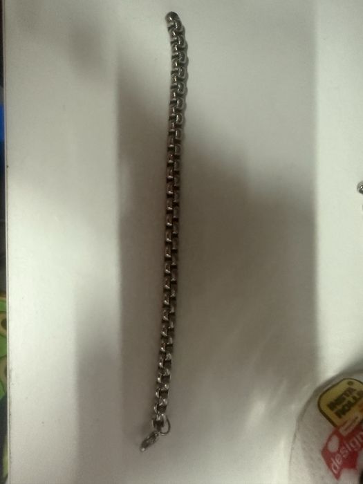 Pulseiras em Metal Prateado – 2 Modelos | Produto de Insolvência – 22€