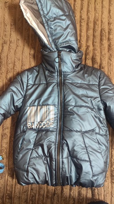 Продам куртку для девочки