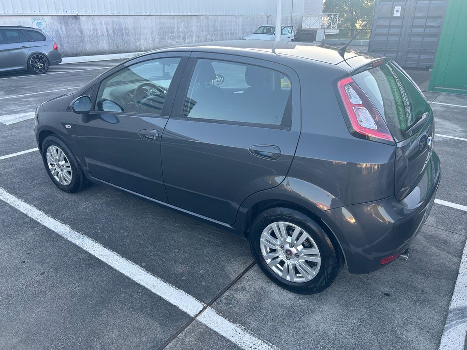 Fiat Punto Evo 2014 gasóleo nacional estimado e revisado. 240 mil km rodados. Com central multimídia e câmera de marcha atrás. — photo 5