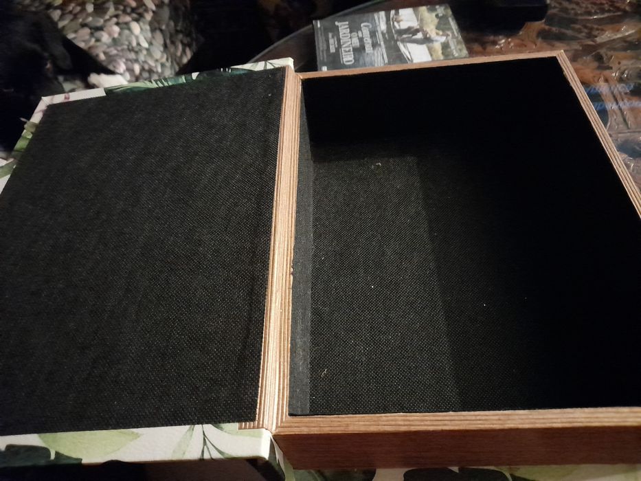 Black Cat Box64553195677827127