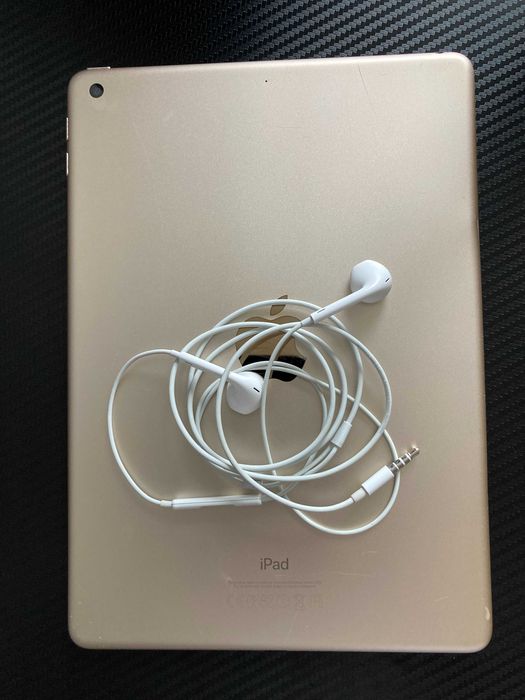 iPad 5 Generation (з навушниками)