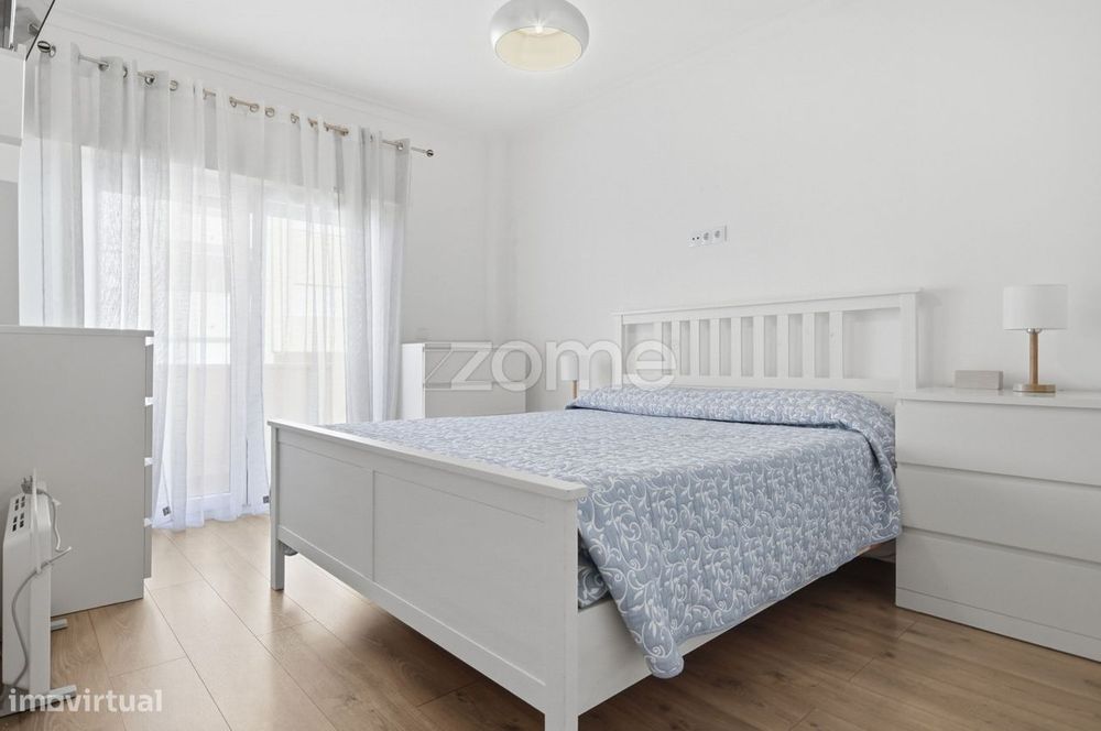 T2 remodelado com 108 m² em Carnaxide, junto à Escola Secundária