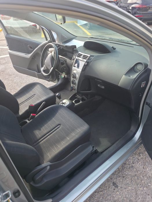 Vendo toyota yaris de caixa automatico