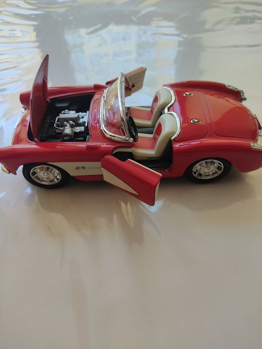 Колекційні моделі автомобілів 2/24