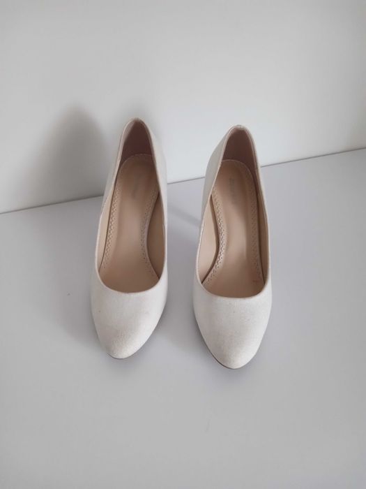 Buty damskie na obcasie rozm. 38