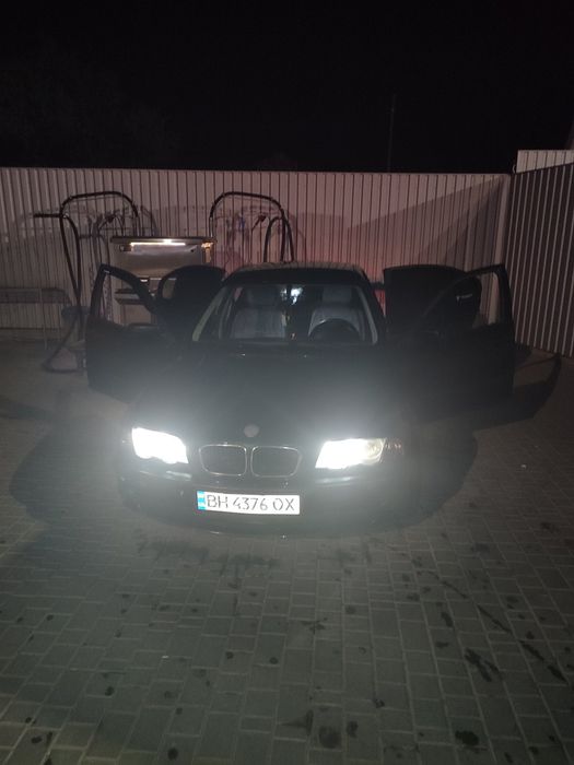 Продам БМВ е46..