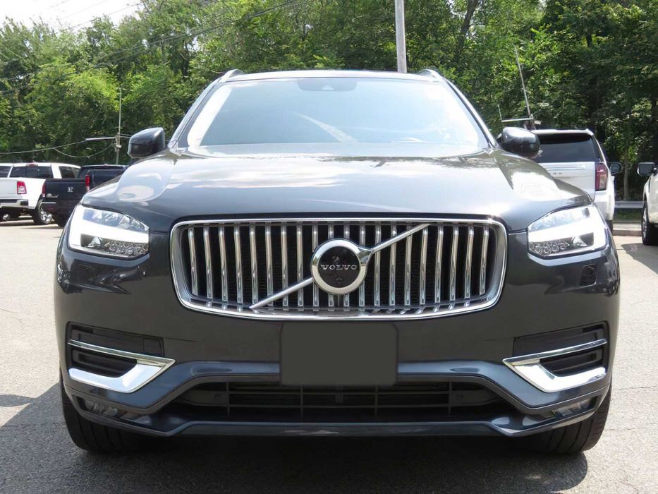 Volvo XC90 B5      2022