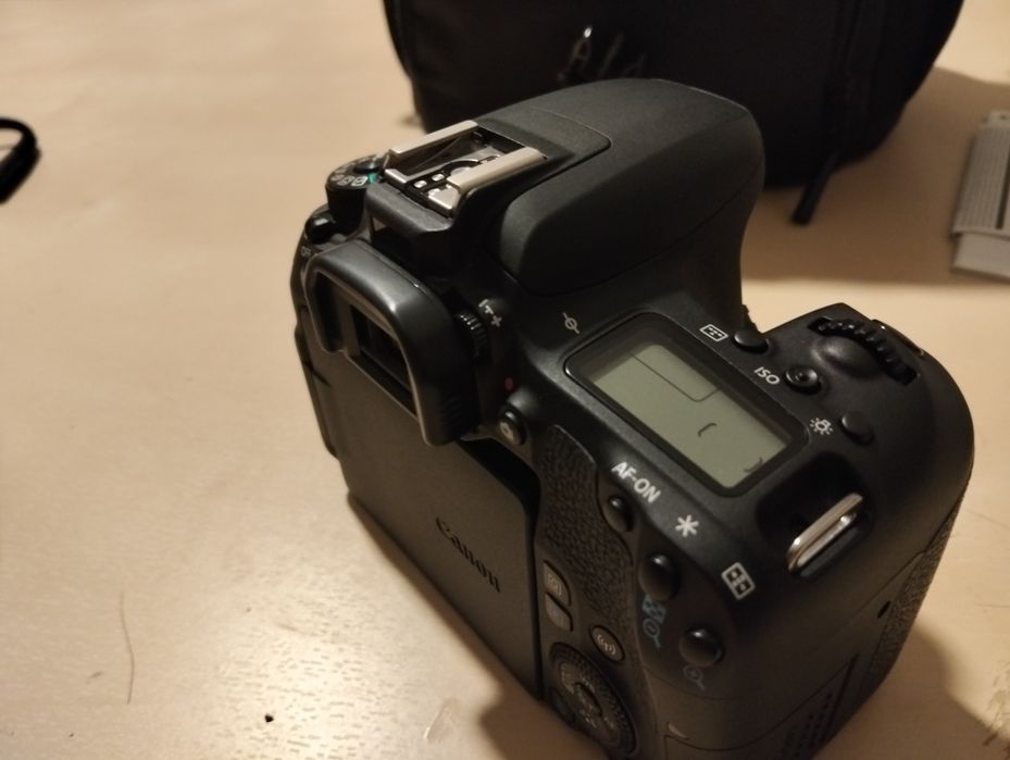 Câmara Canon 77d+ efs 18-55+efs 24mm