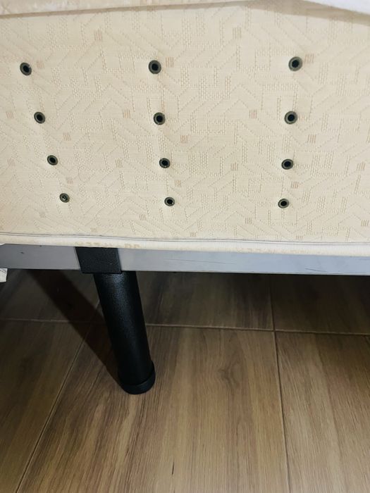 Vendo estrado com colchao ortopedico