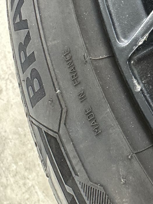 Продам майже нові літні шини Barum Bravuris 5HM 235/50 R19