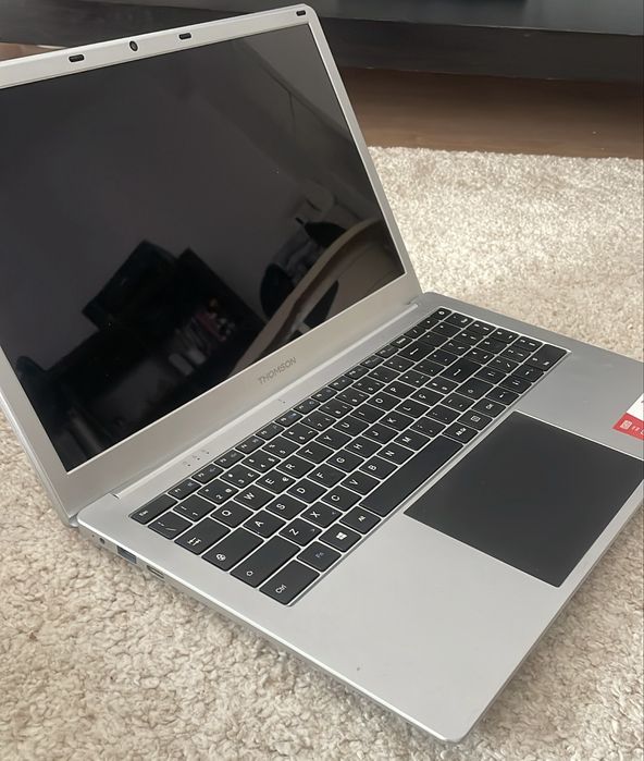 Portátil Thomson NEO 15 — 4GB RAM | 128GB
