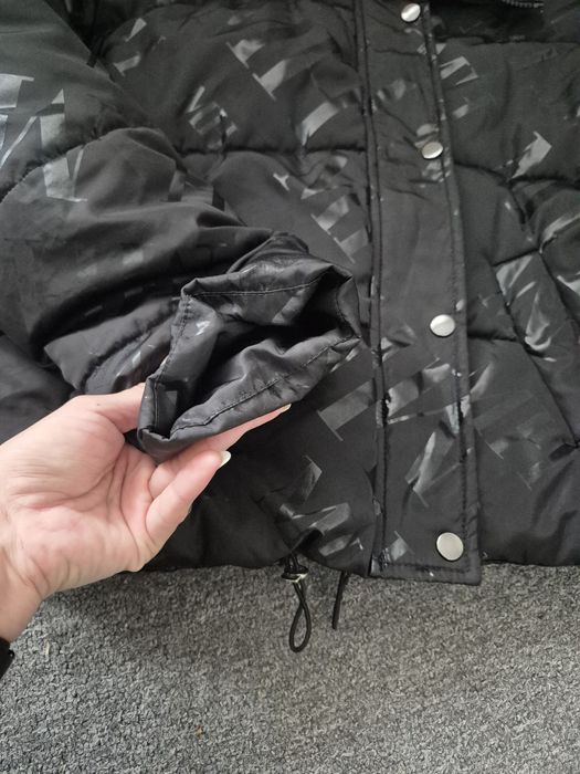 Продам куртку 36