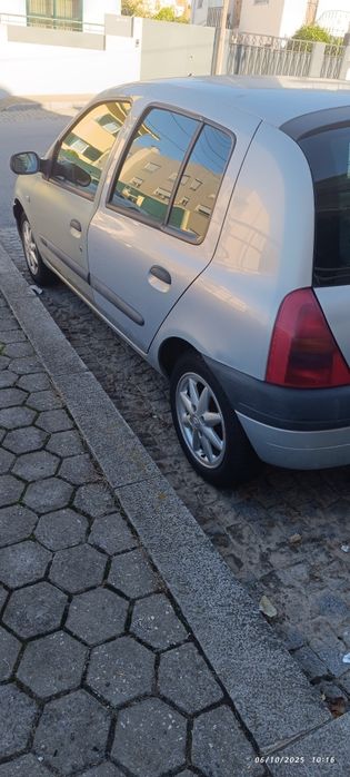 Renault Clio 1.2 — Apenas 130.000 km (Ideal para o dia a dia )