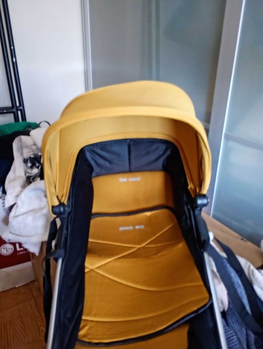 Carrinho de bebê e alcofa