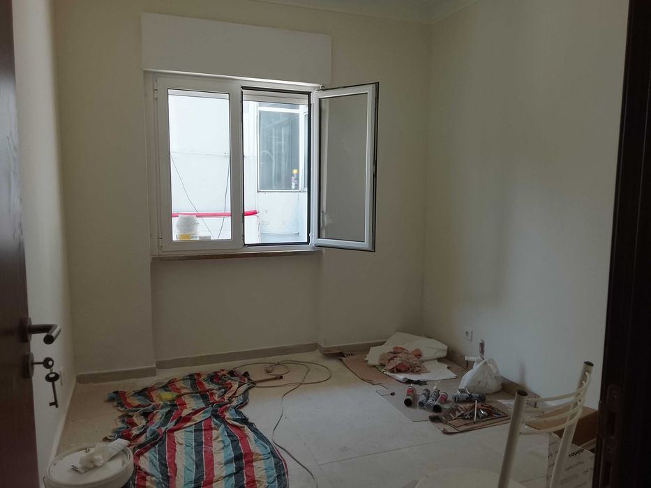 Brevemente disponível, T1  R/C renovado com pequeno quintal, no centro de Odivelas.