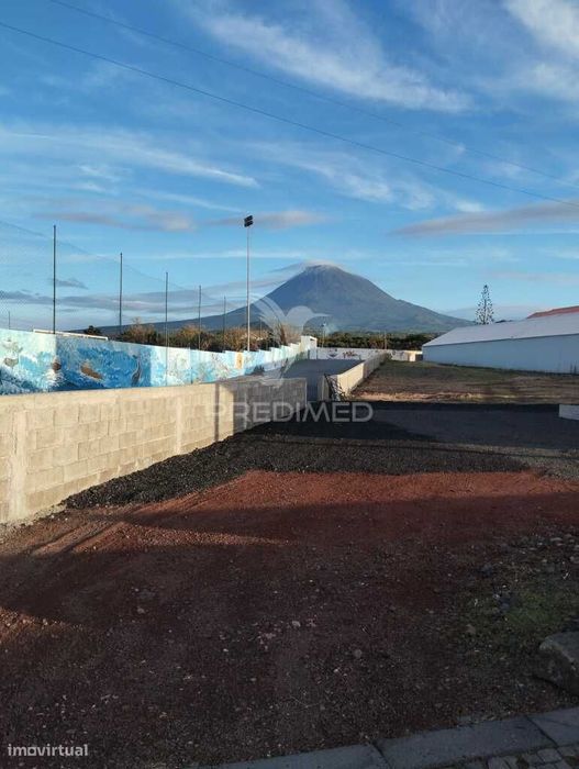 Terreno no centro da vila da Madalena