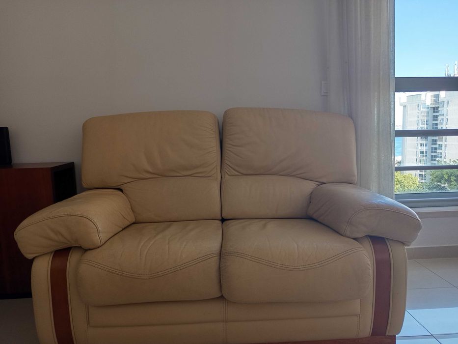 Sofá pele 2 lugares