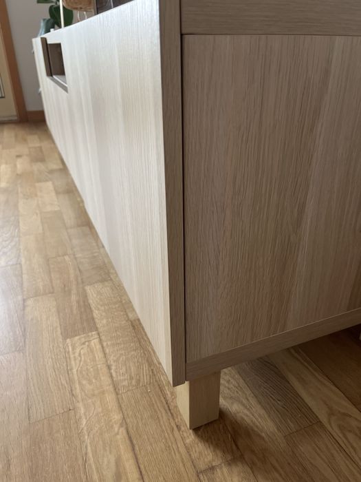 Móvel Tv BESTA com pés