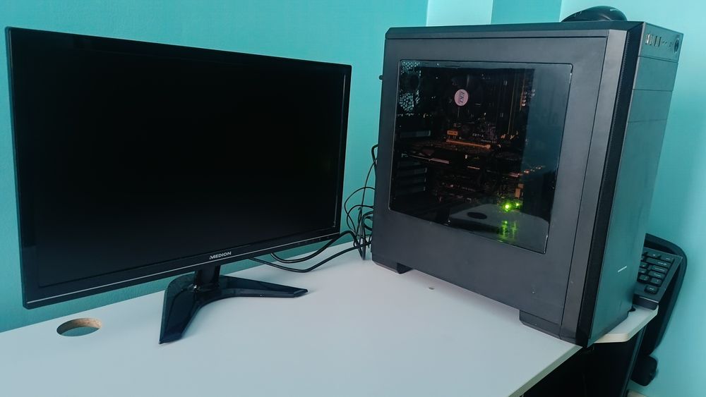 Sprzedam komputer stacjonarny + monitor