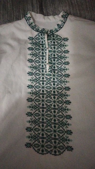 Парні вишиванки жіноча і чоловіча