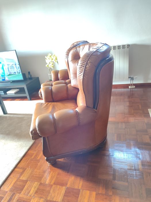 Conjunto sofás pele