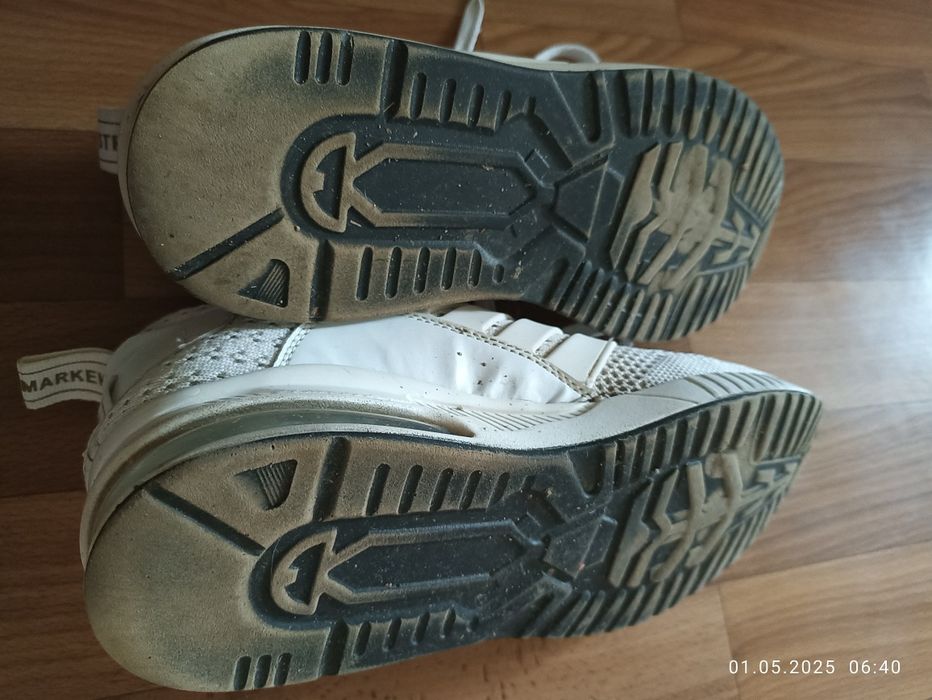 Білі кросівки, р. 39, Стелька 26 см