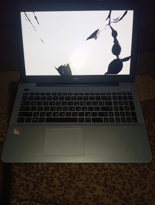 Ноутбук Asus X555