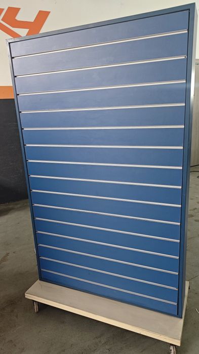 Móvel expositor com iluminação