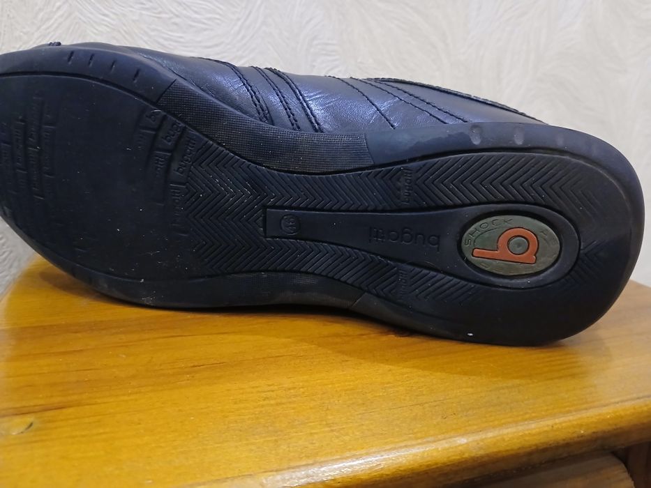 Шкіряні туфлі Bugatti, чорні. 46р