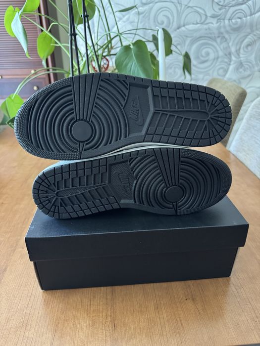 Nike Air Jordan 1 Summit White/Off Noir (Novos, Tamanho 44)