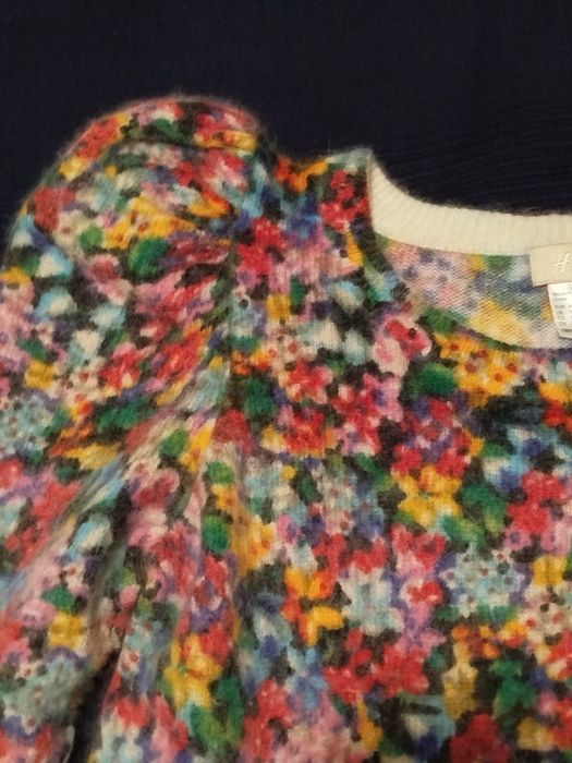 Sweter z bufkami w kwiatki z moherem H&M L 40