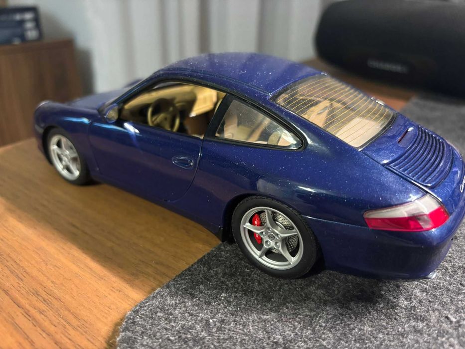 Autoart Porsche 911 996 Carrera 1:18
