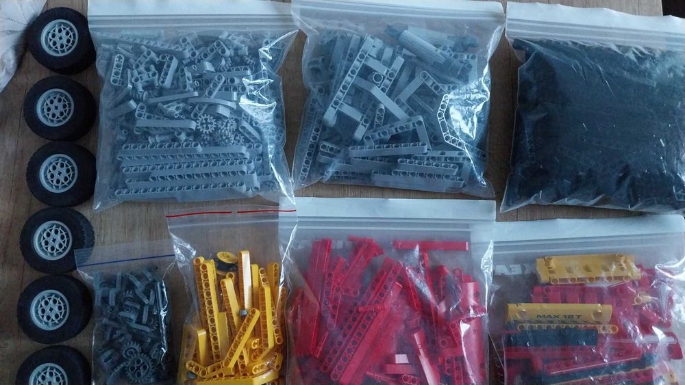 LEGO Technic 8258 Ciężarówka z dźwigiem .