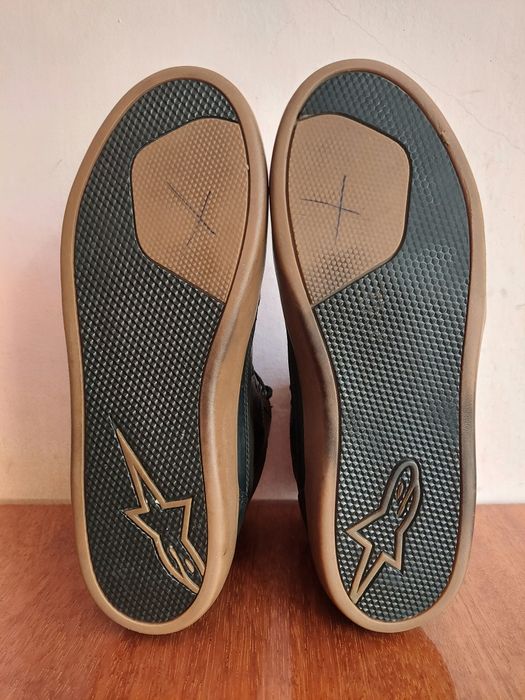 Мотоботы ботинки фірми Alpinestars J-6 waterproof оригінал

Розмір по